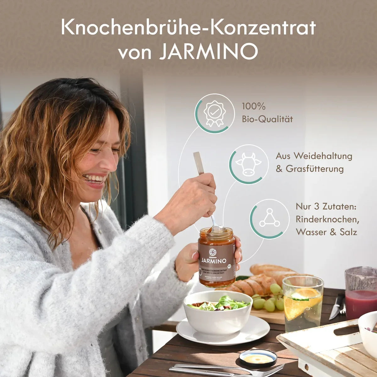 Jarmino Rinderknochenbrühe Konzentrat 440g – Frau beim Kochen, Anwendung, Produkteigenschaften